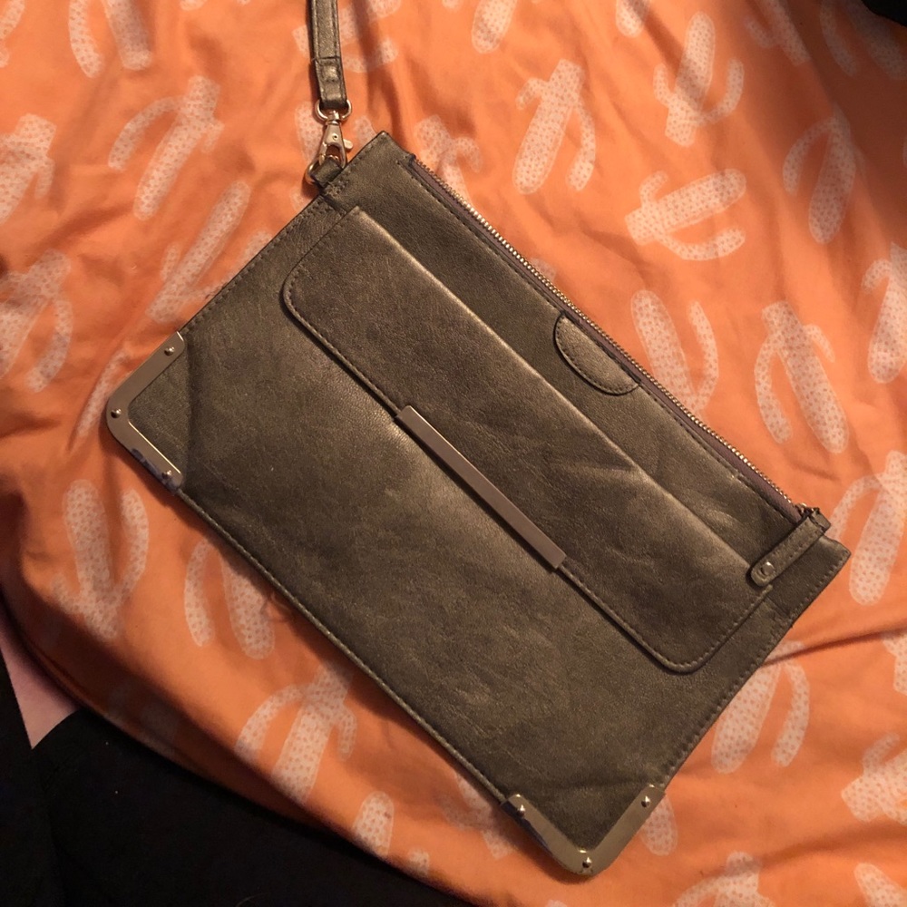 Bronze clutch